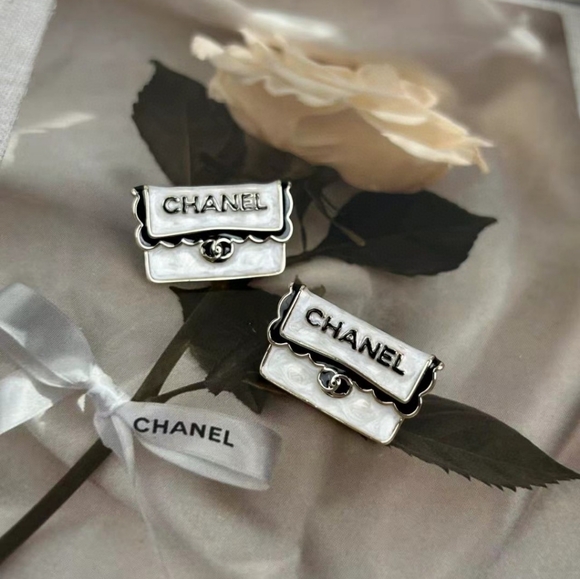 Chanel earrings - Picture 1 of 10